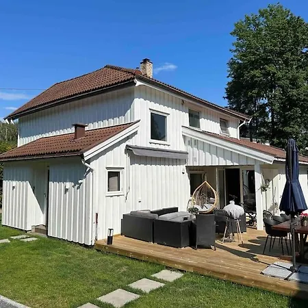 Fully Furnished 2 Bedroom Hovik