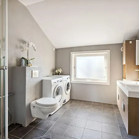 Fully Furnished 2 Bedroom Apartament *