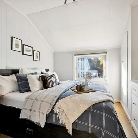 Fully Furnished 2 Bedroom