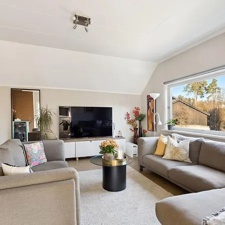 Fully Furnished 2 Bedroom