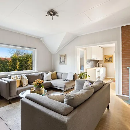 Fully Furnished 2 Bedroom Apartment